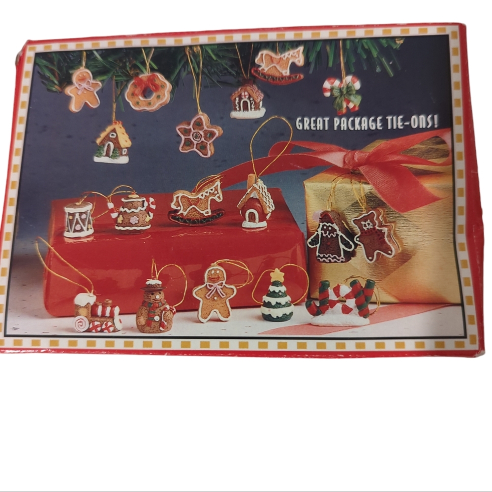 Vtg. Set 18 Mini Gingerbread Polystone Ornaments/ Ties NWQT Sealed-a1